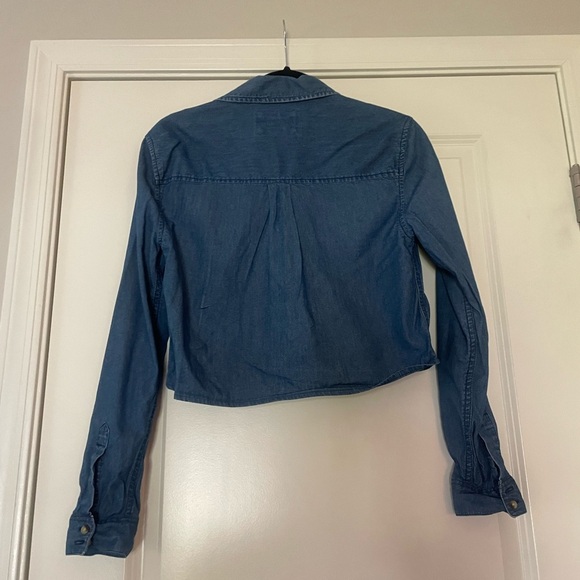 Forever 21 Women’s Cropped Denim Button Down Shirt - Picture 10 of 10